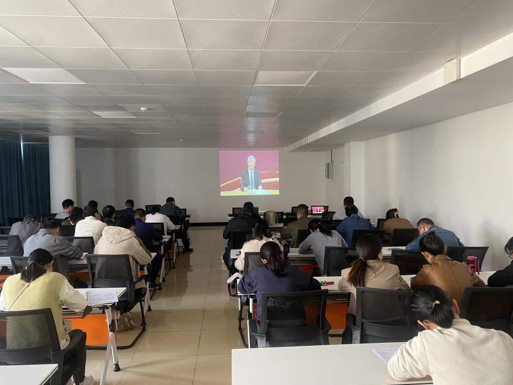 365英国上市集团开展党员教师学习贯彻党的二十届三中全会精神专题培训